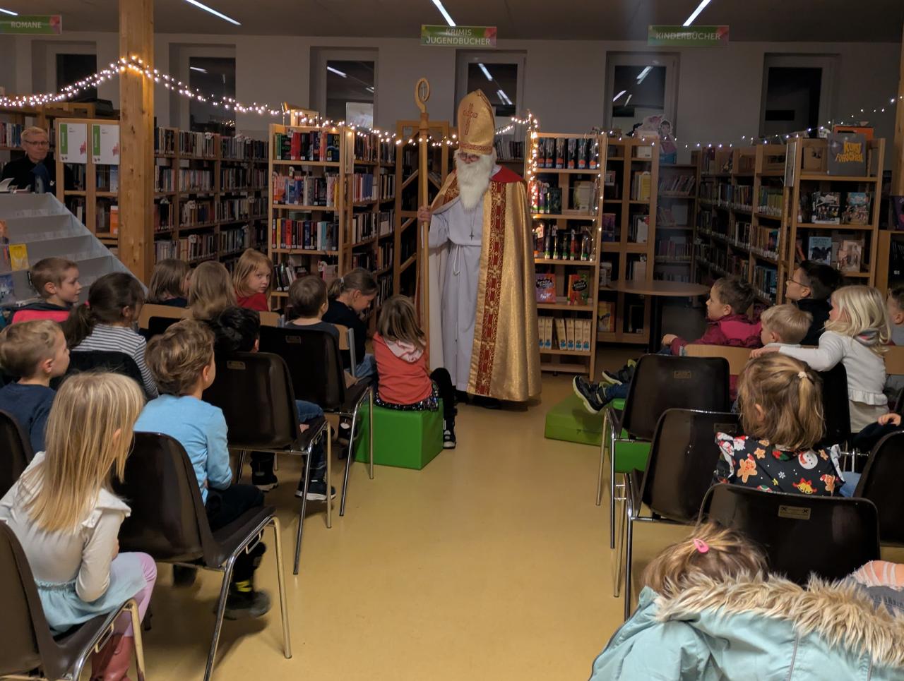 Nikolaus begrüßt die kleinen und großen Gäste