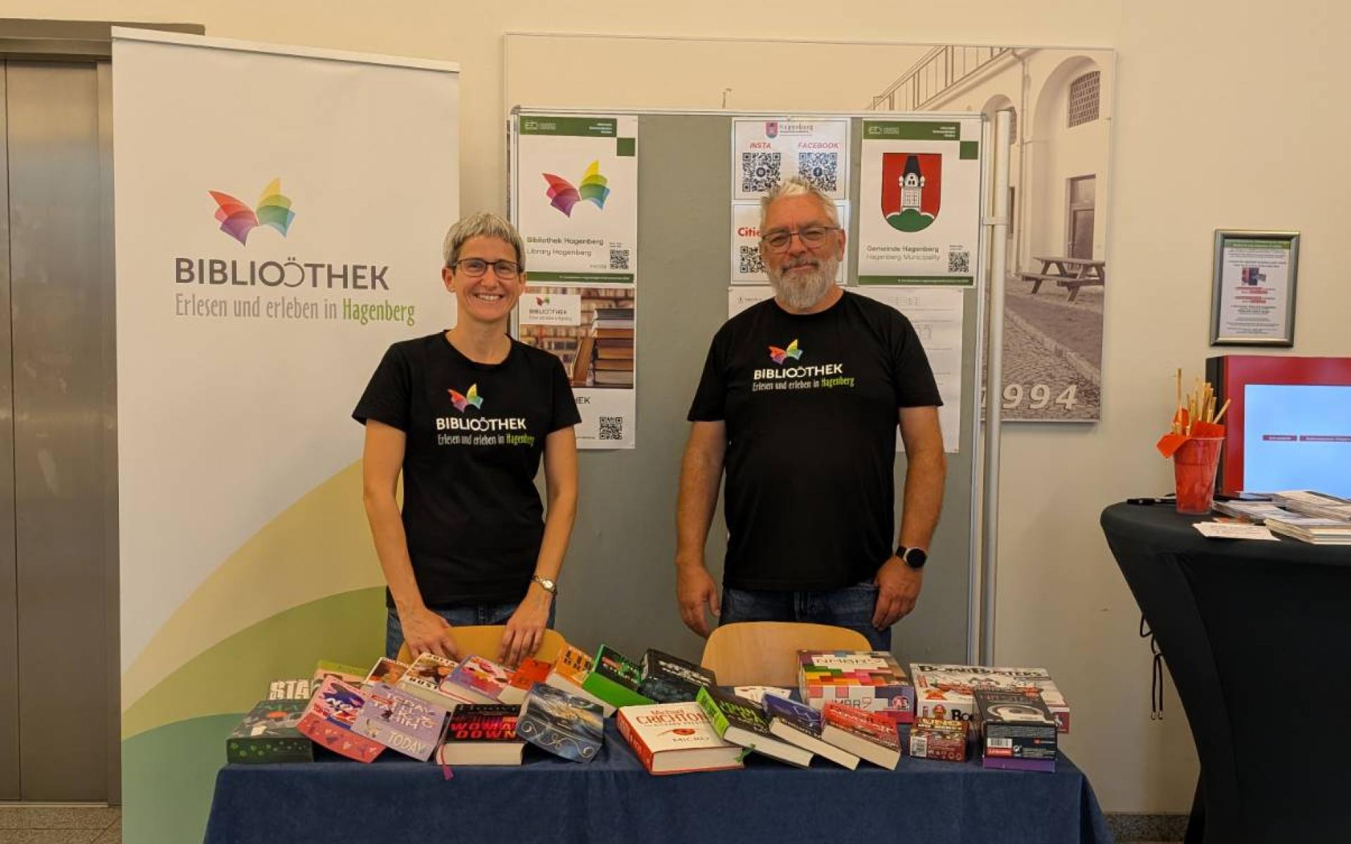 Bibliotheksteam ist an der FH in Hagenberg bei der Begrüßung der neuen Erstsemestrigen dabei