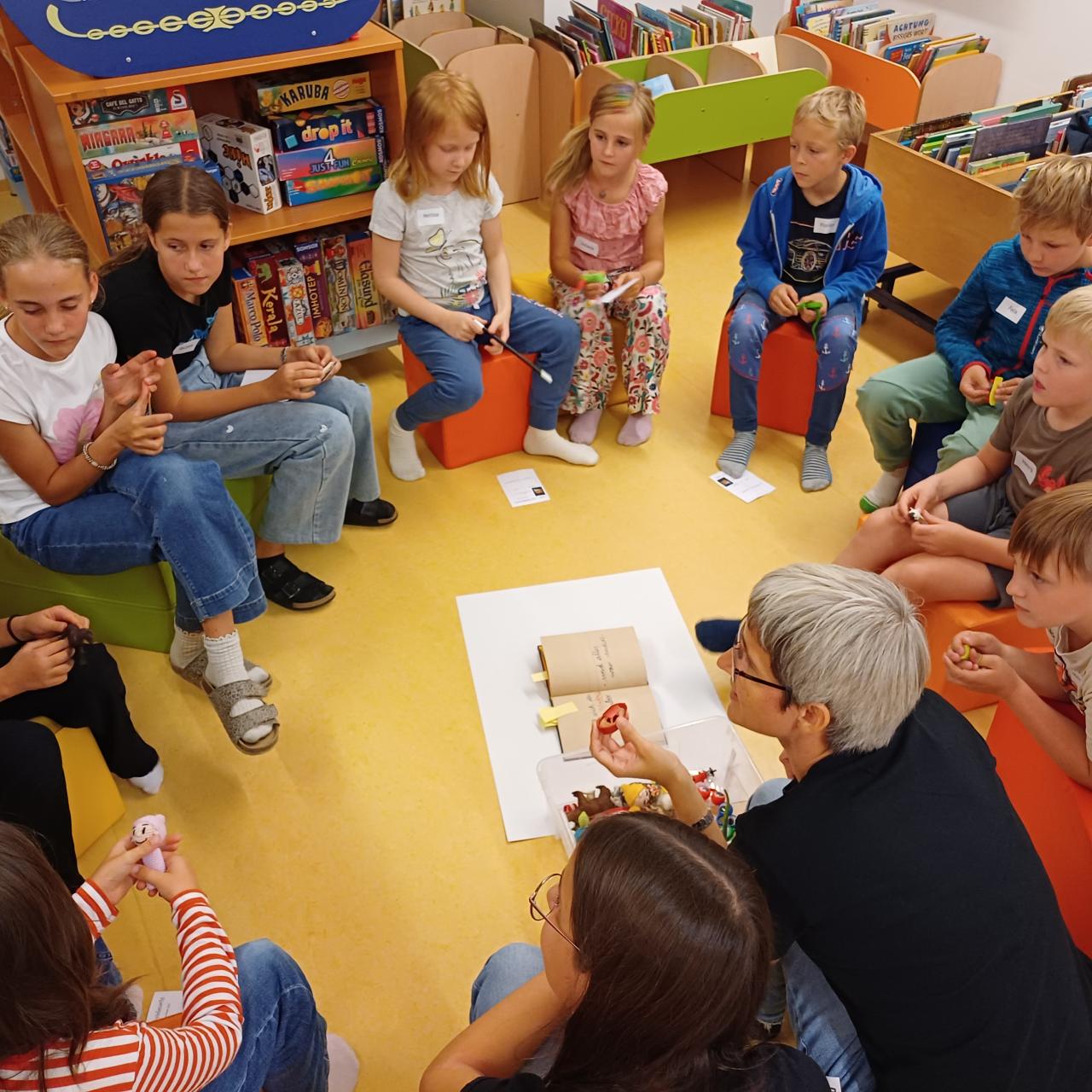 Gemeinsames Erzählen bei der Lese- und Spielenacht